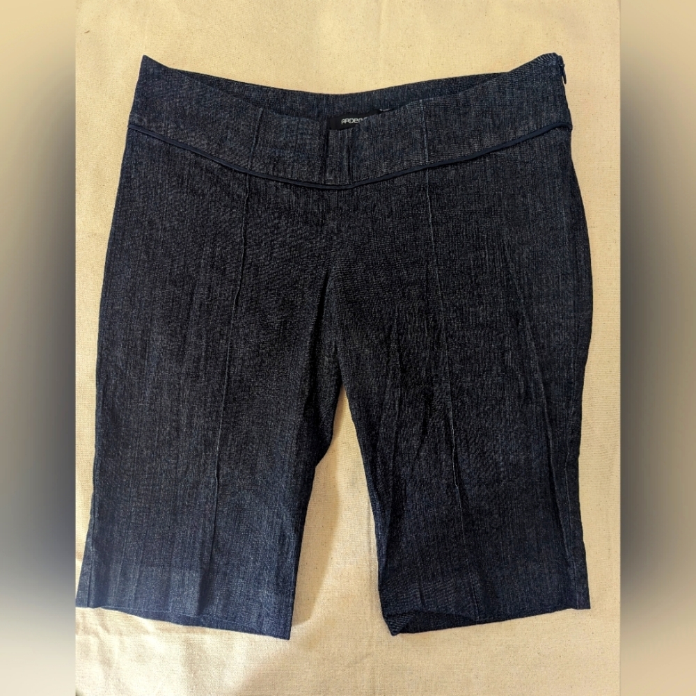 Arden B. Bermuda Shorts Size 4 Dark Blue